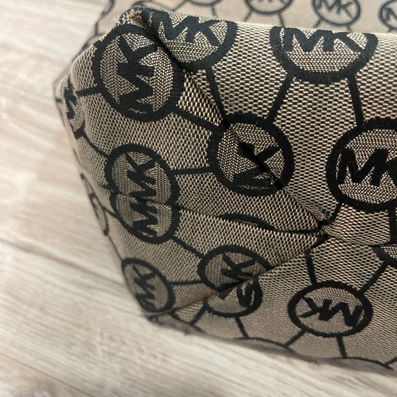 Authentic Large Michael Kors bag - Picture 10 of 16